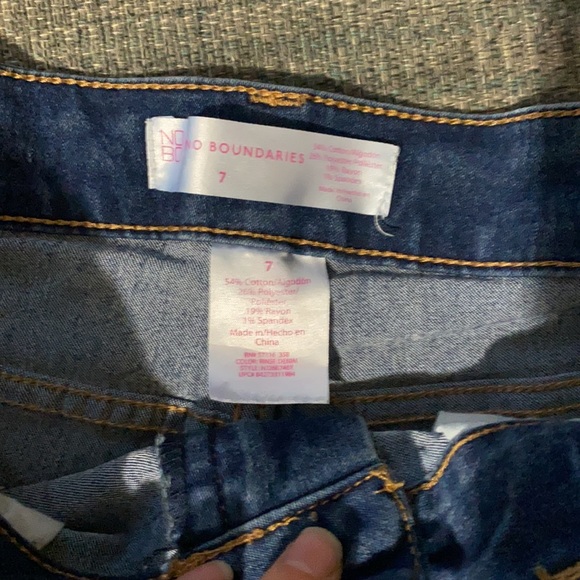 Shorts - Picture 3 of 3